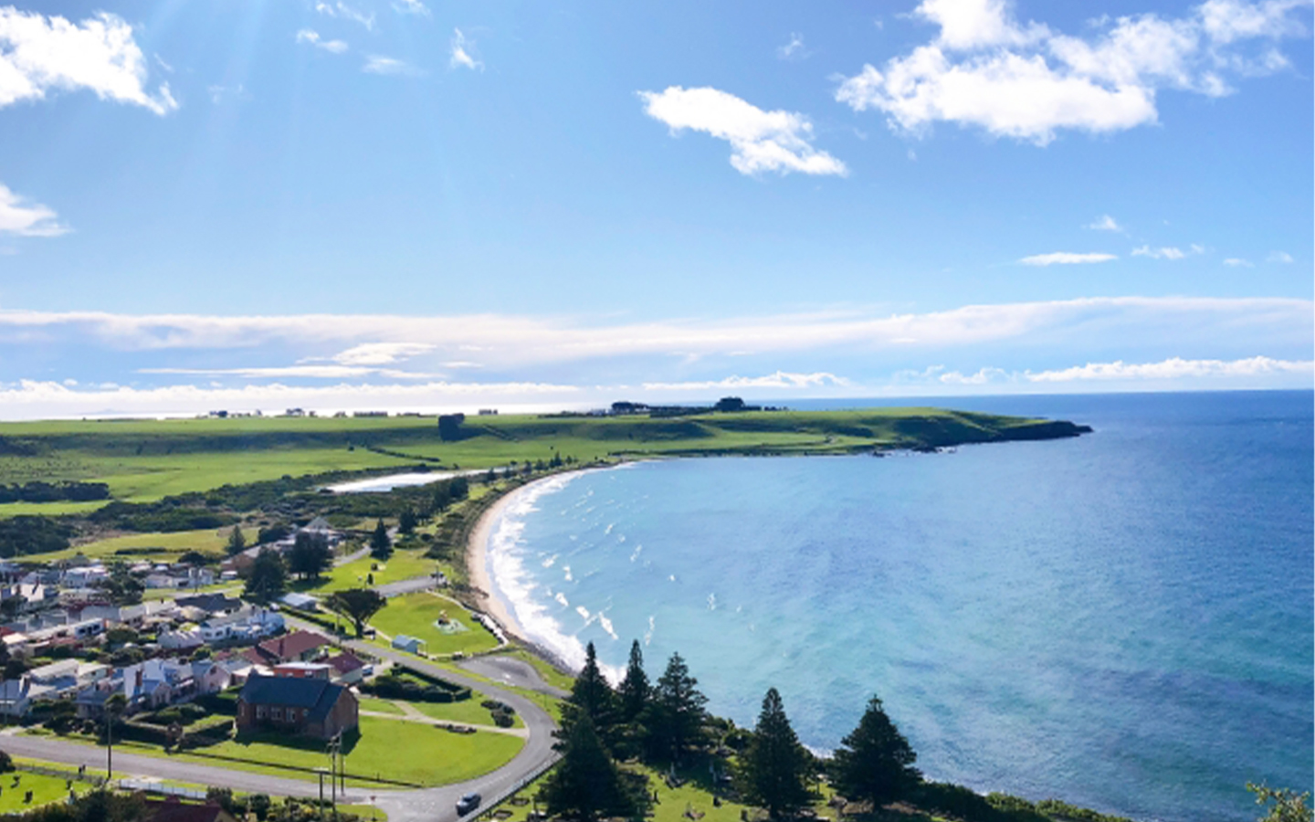 海外の Kathmandu アウトドアウェア ワークマンみたいに低価格で高機能 エリーが教える裏技キャンプ術